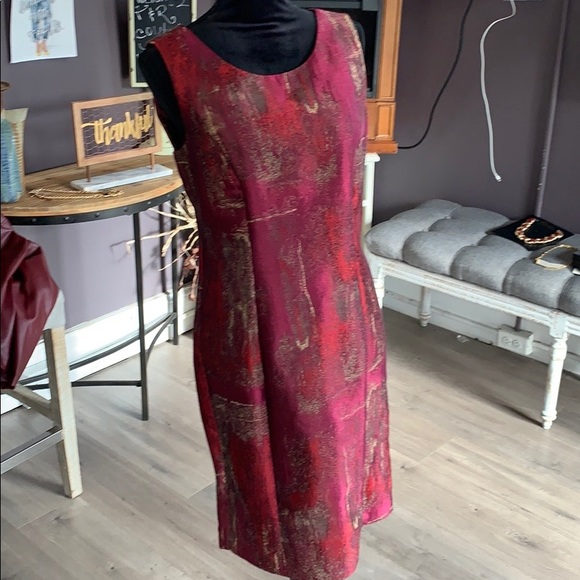 Dresses & Skirts - SALE 🌟👗Red and Gold Jacquard dress NWT👗👠🎉